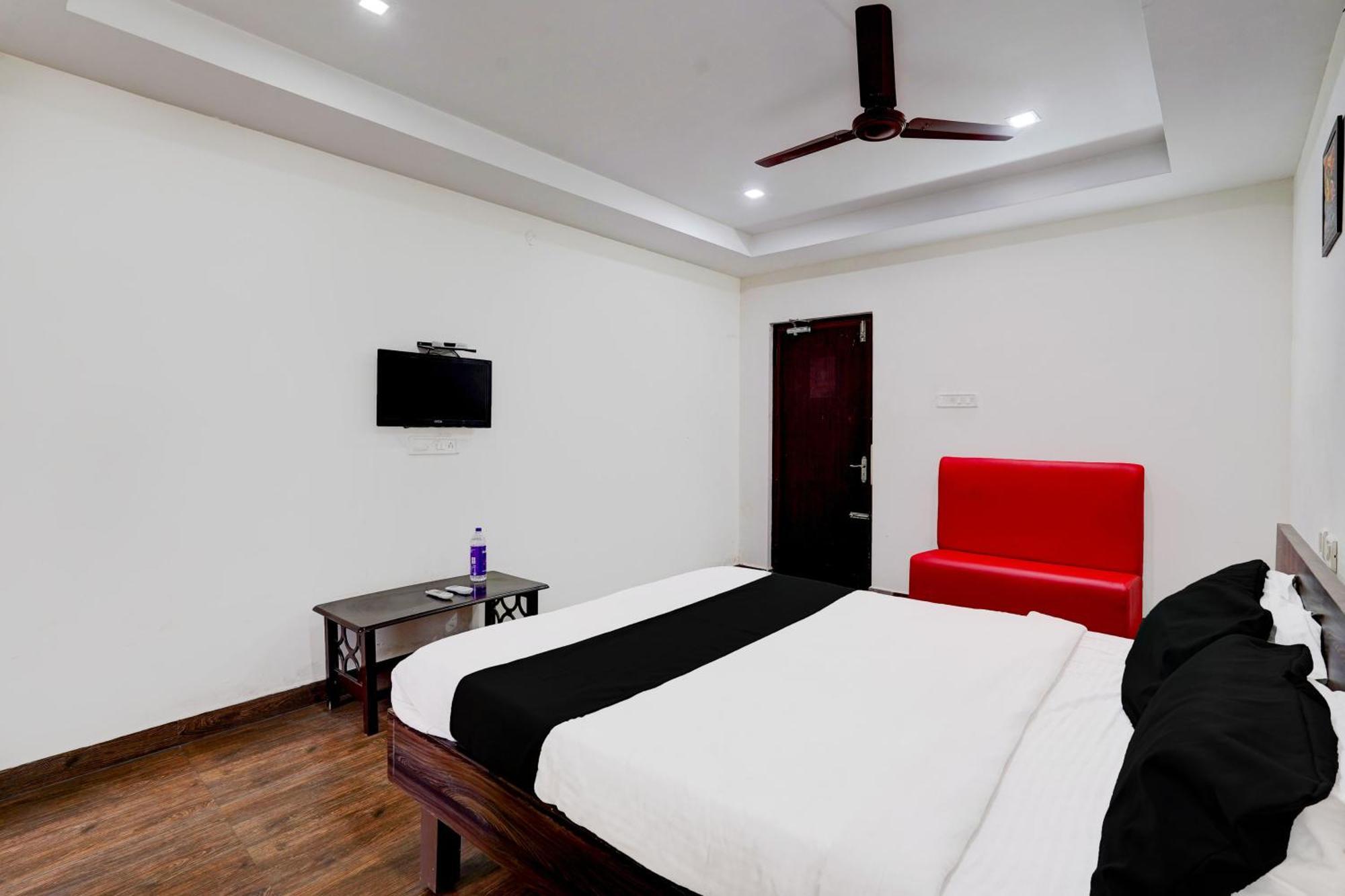 Hotel O Ambur Екстериор снимка