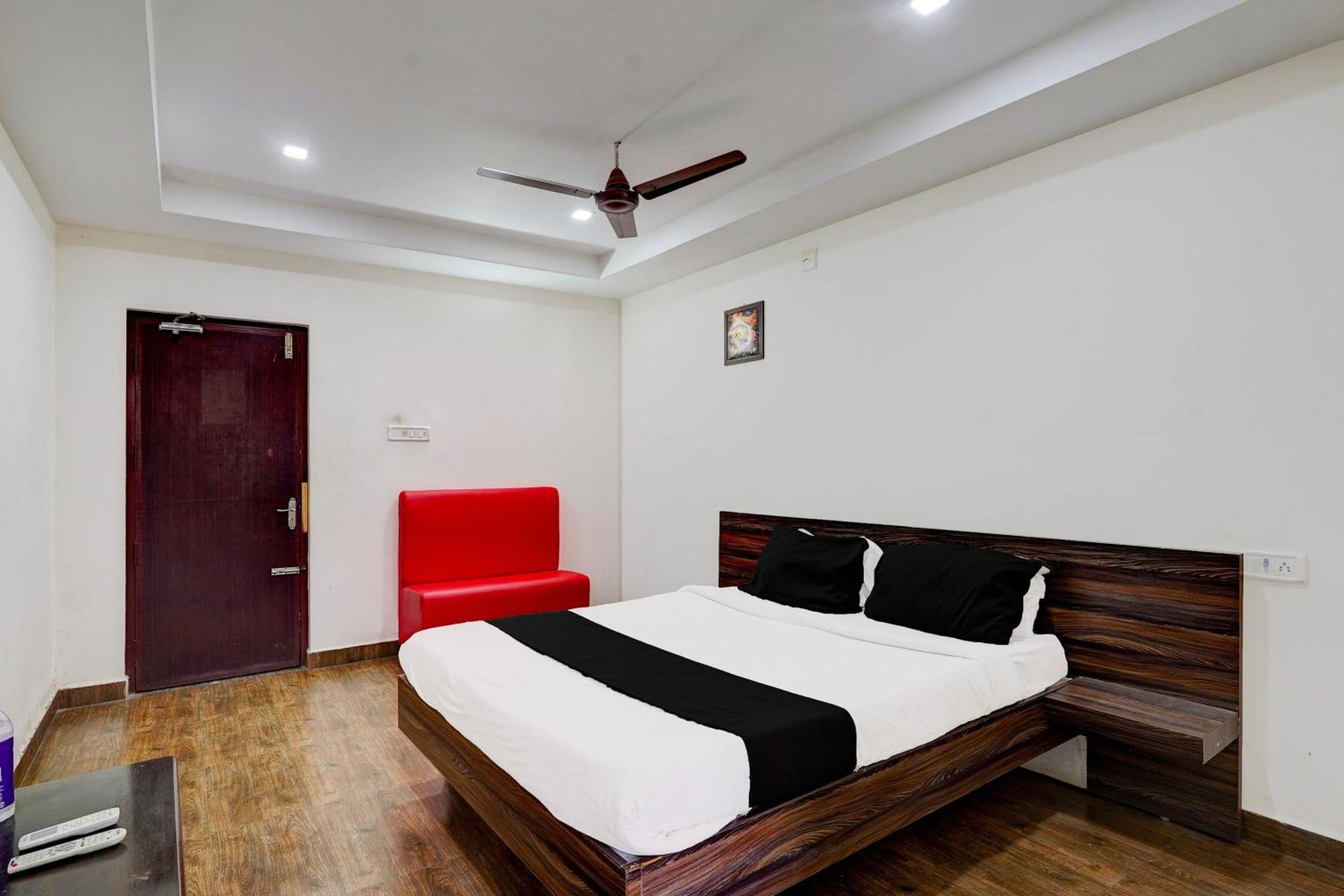 Hotel O Ambur Екстериор снимка