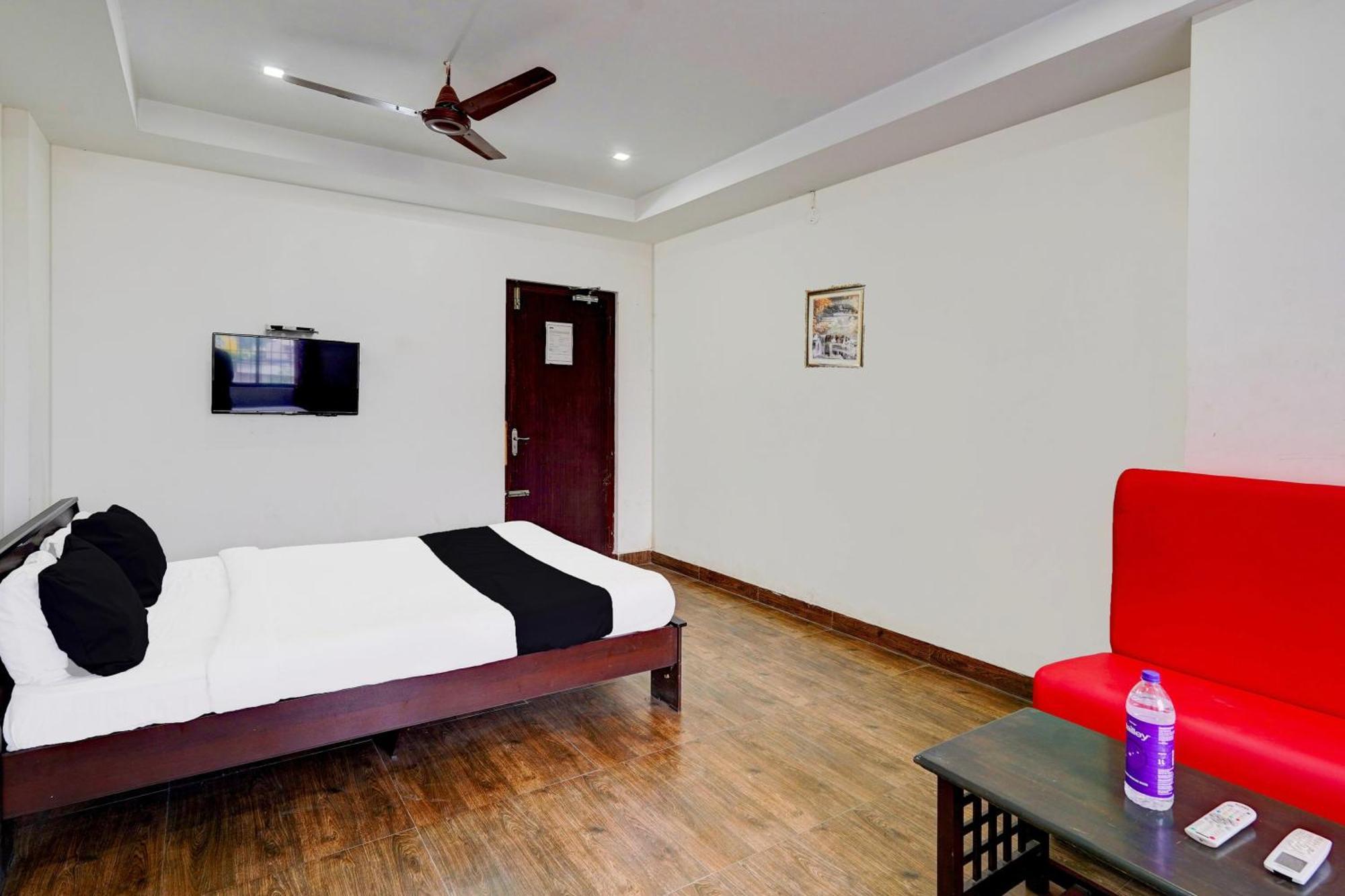 Hotel O Ambur Екстериор снимка